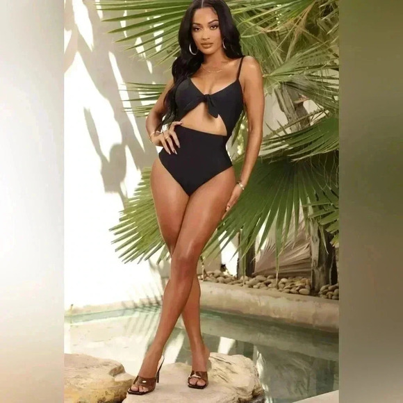 Fashion Nova Hermosa Beach Dreams One Piece Black Swimsuit Monokini Size M NWOT - Picture 7 of 7
